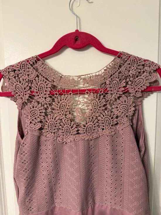 Lace-Detail Sleeveless Bodysuit in Dusty Rose
NWOT never worn - Picture 4 of 5